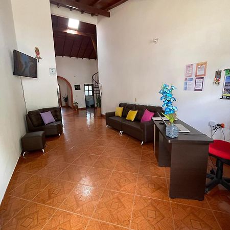 Hostel La Hormiga บาริชารา ภายนอก รูปภาพ