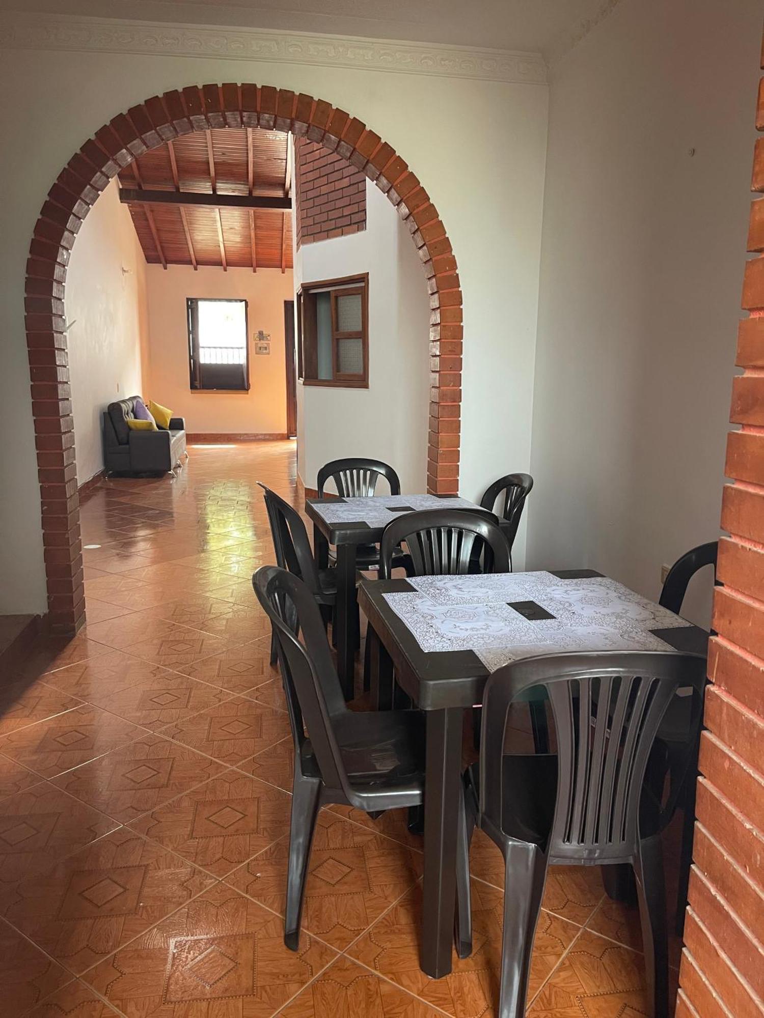 Hostel La Hormiga บาริชารา ภายนอก รูปภาพ