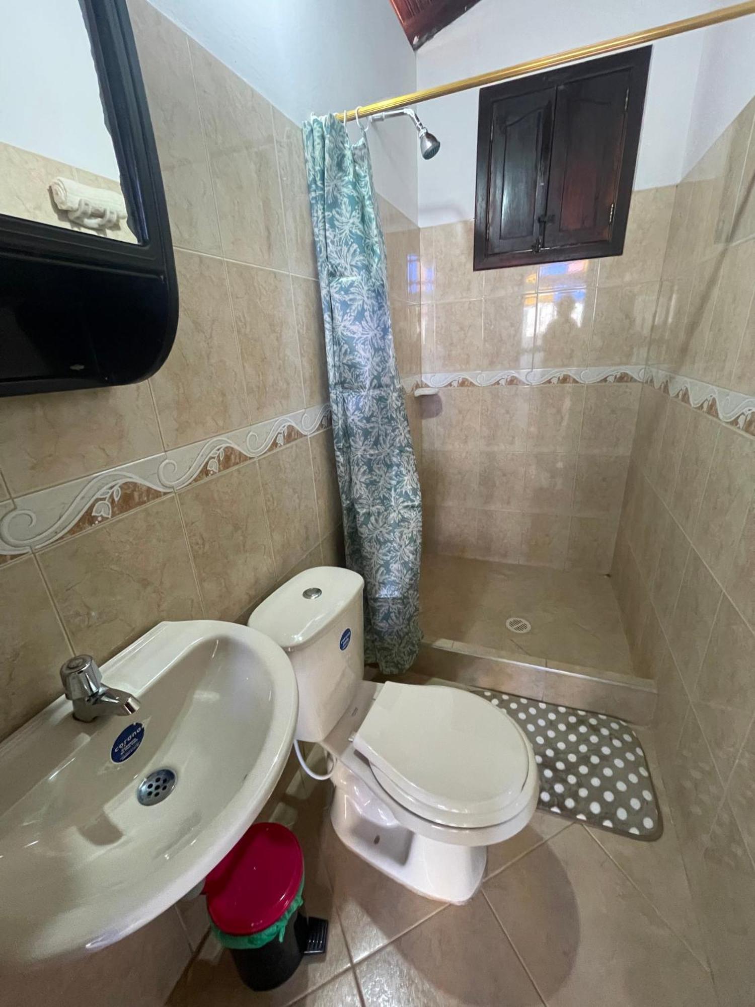 Hostel La Hormiga บาริชารา ภายนอก รูปภาพ