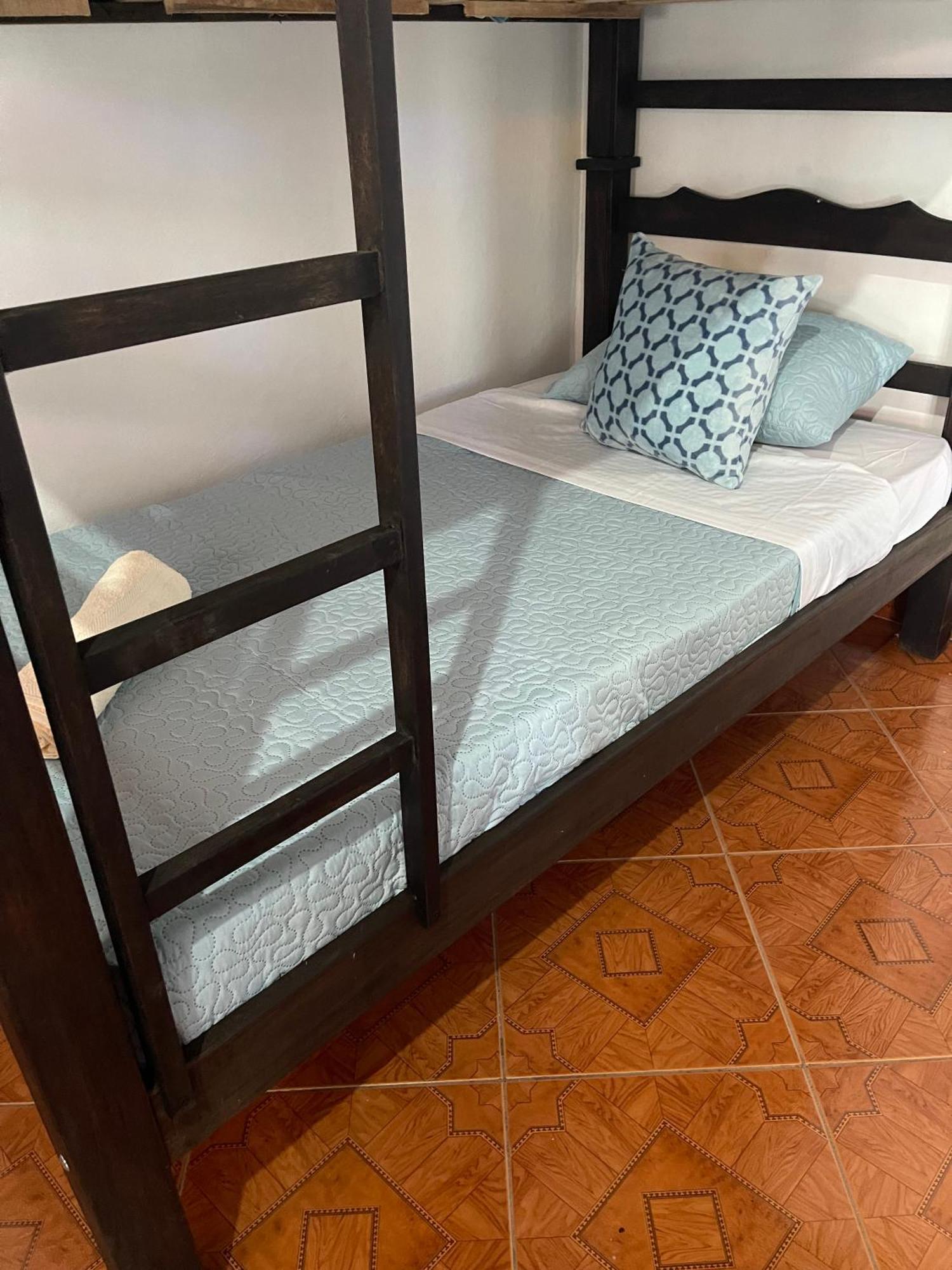Hostel La Hormiga บาริชารา ภายนอก รูปภาพ