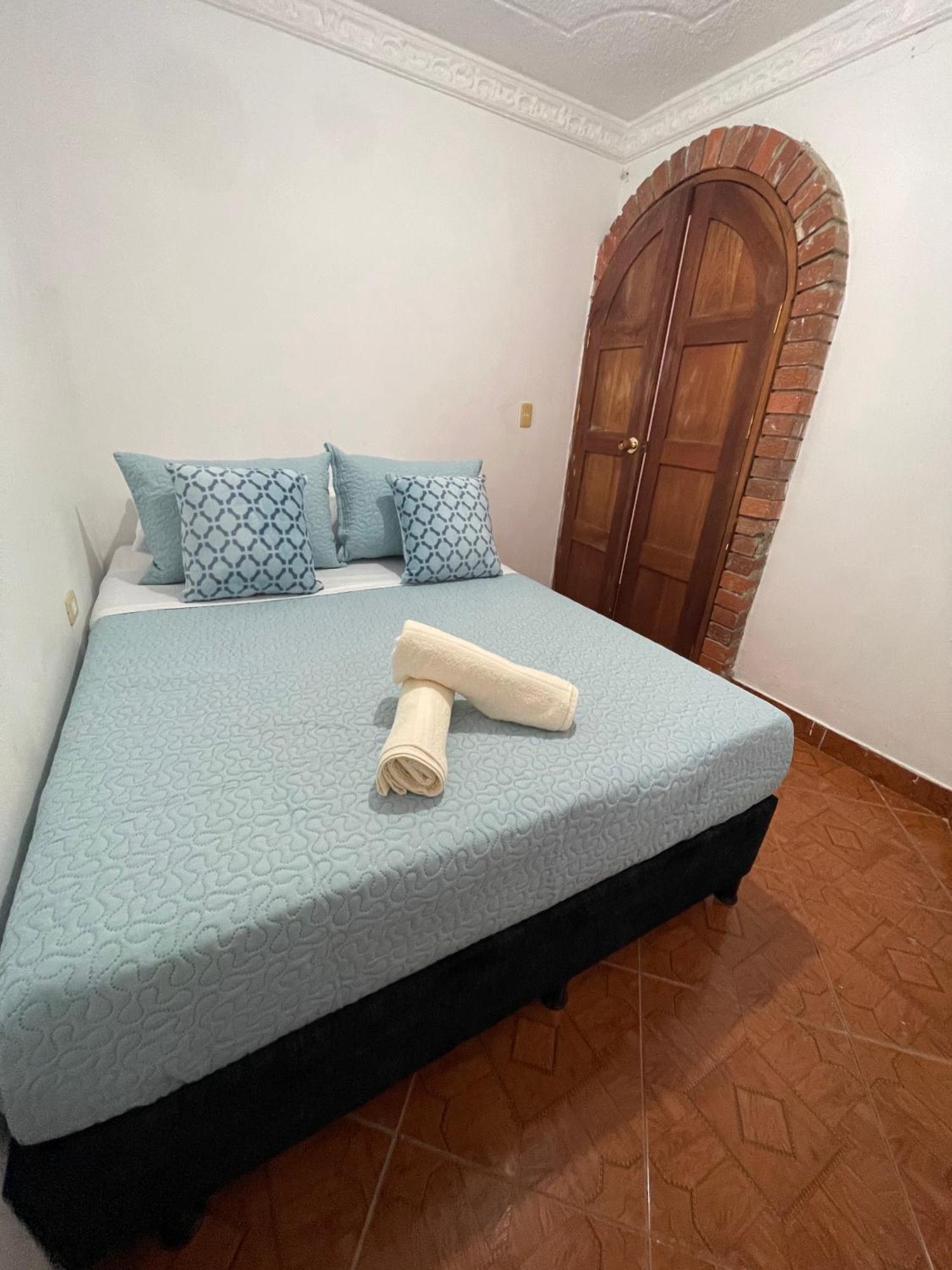 Hostel La Hormiga บาริชารา ภายนอก รูปภาพ