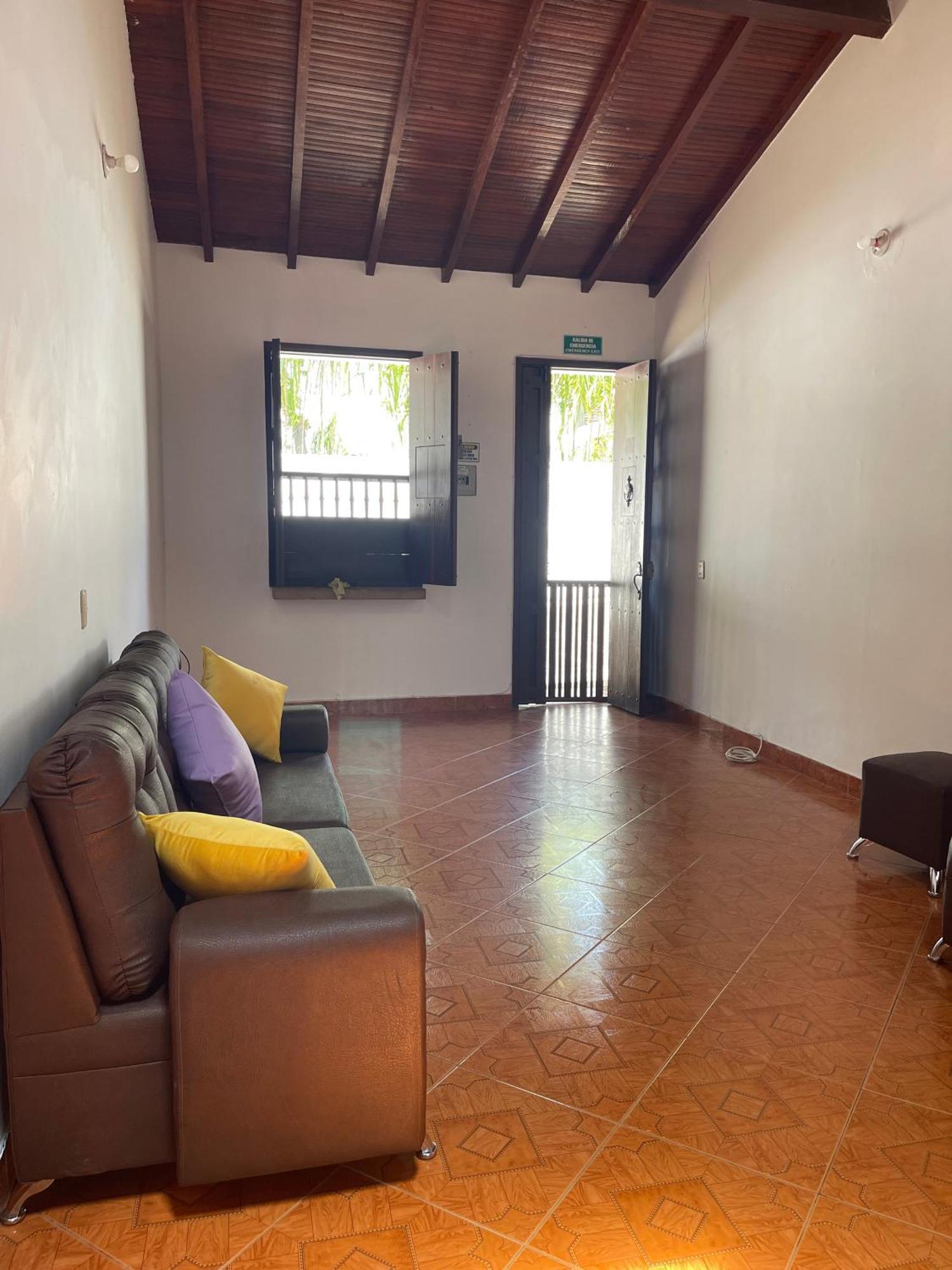 Hostel La Hormiga บาริชารา ภายนอก รูปภาพ
