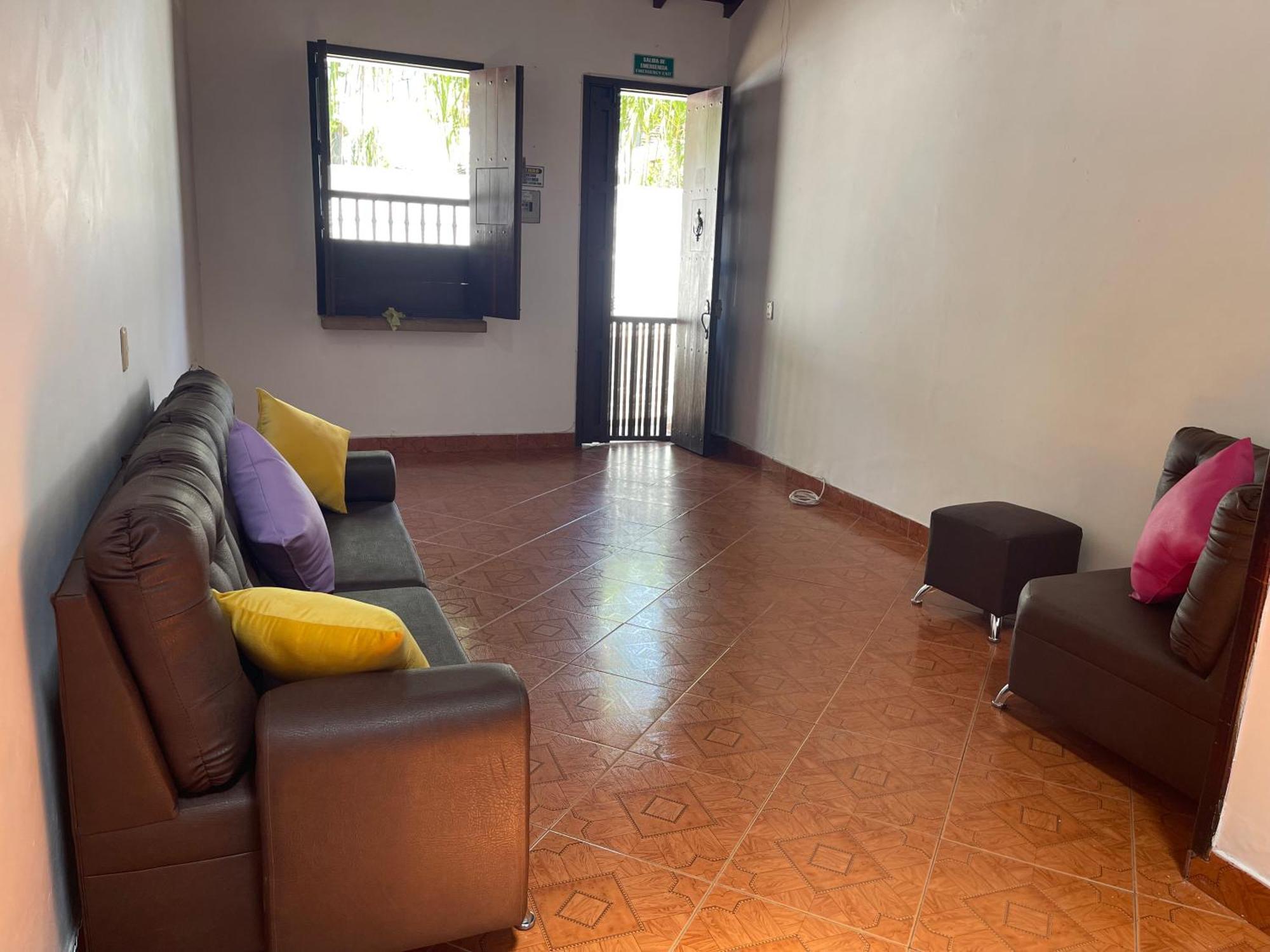 Hostel La Hormiga บาริชารา ภายนอก รูปภาพ
