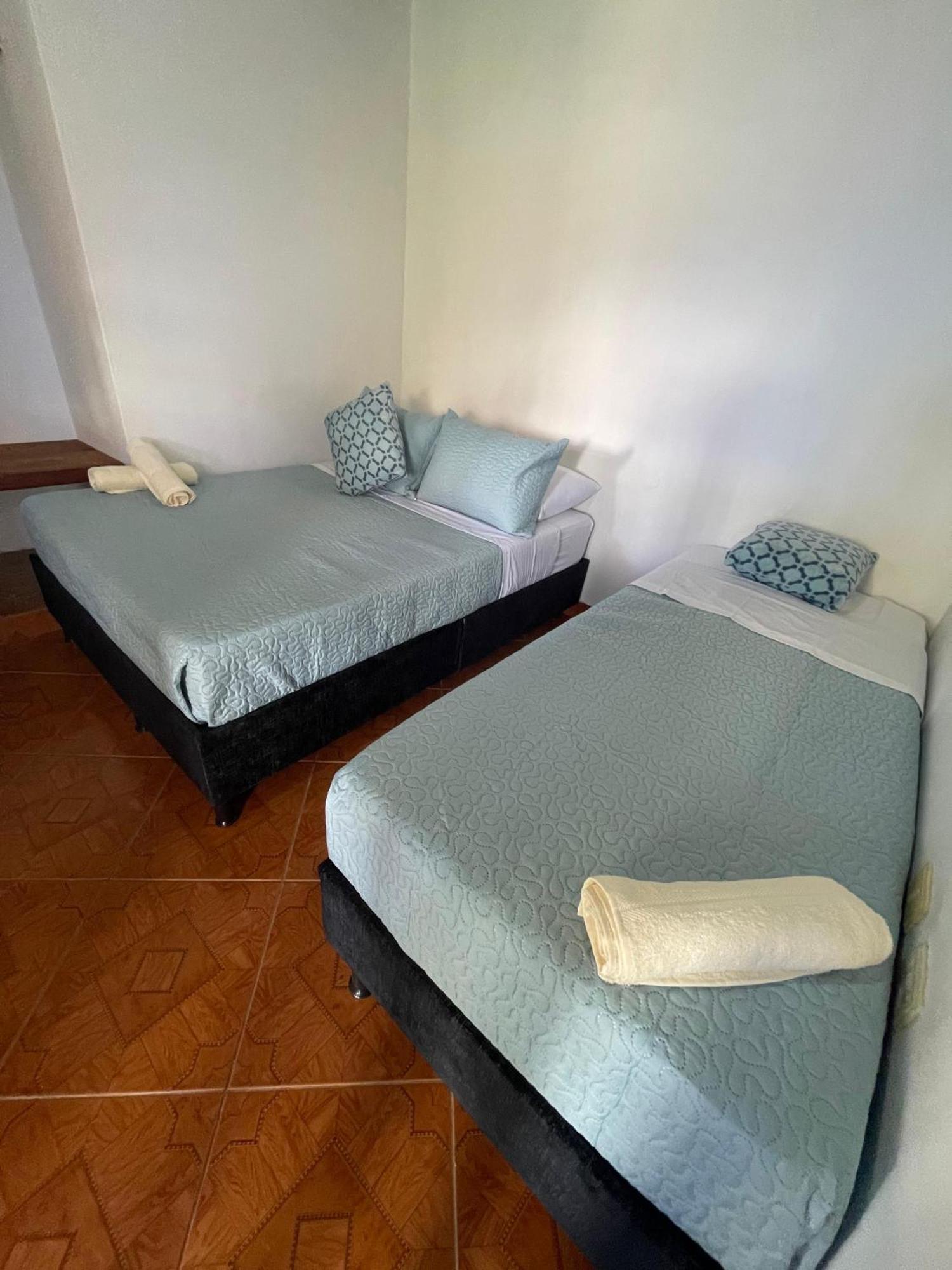 Hostel La Hormiga บาริชารา ภายนอก รูปภาพ
