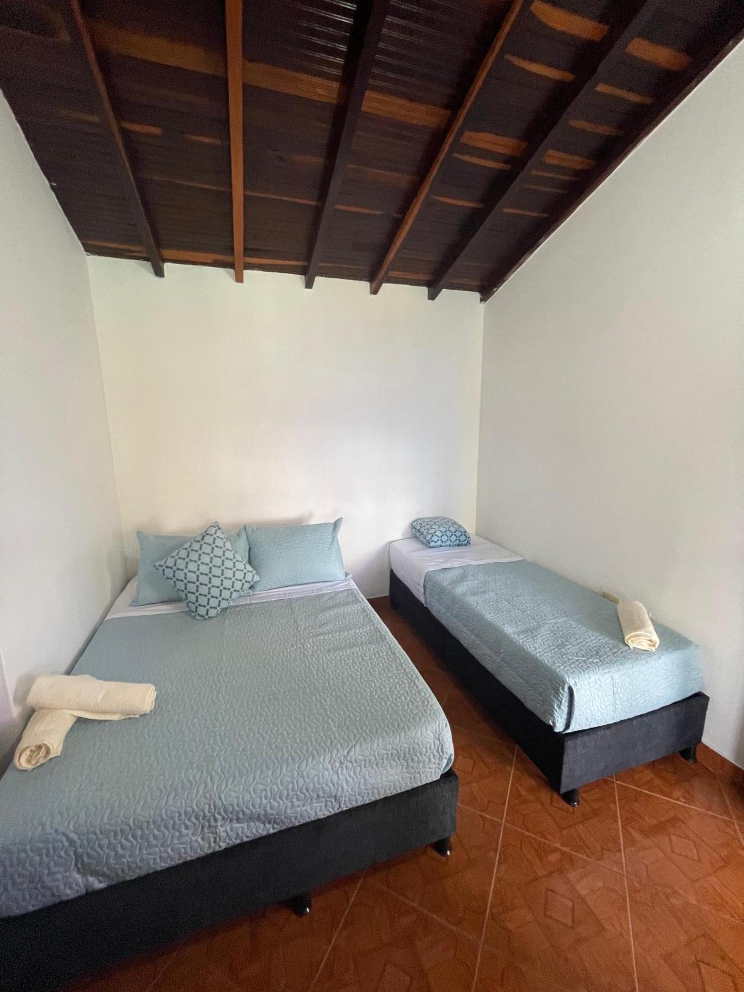 Hostel La Hormiga บาริชารา ภายนอก รูปภาพ