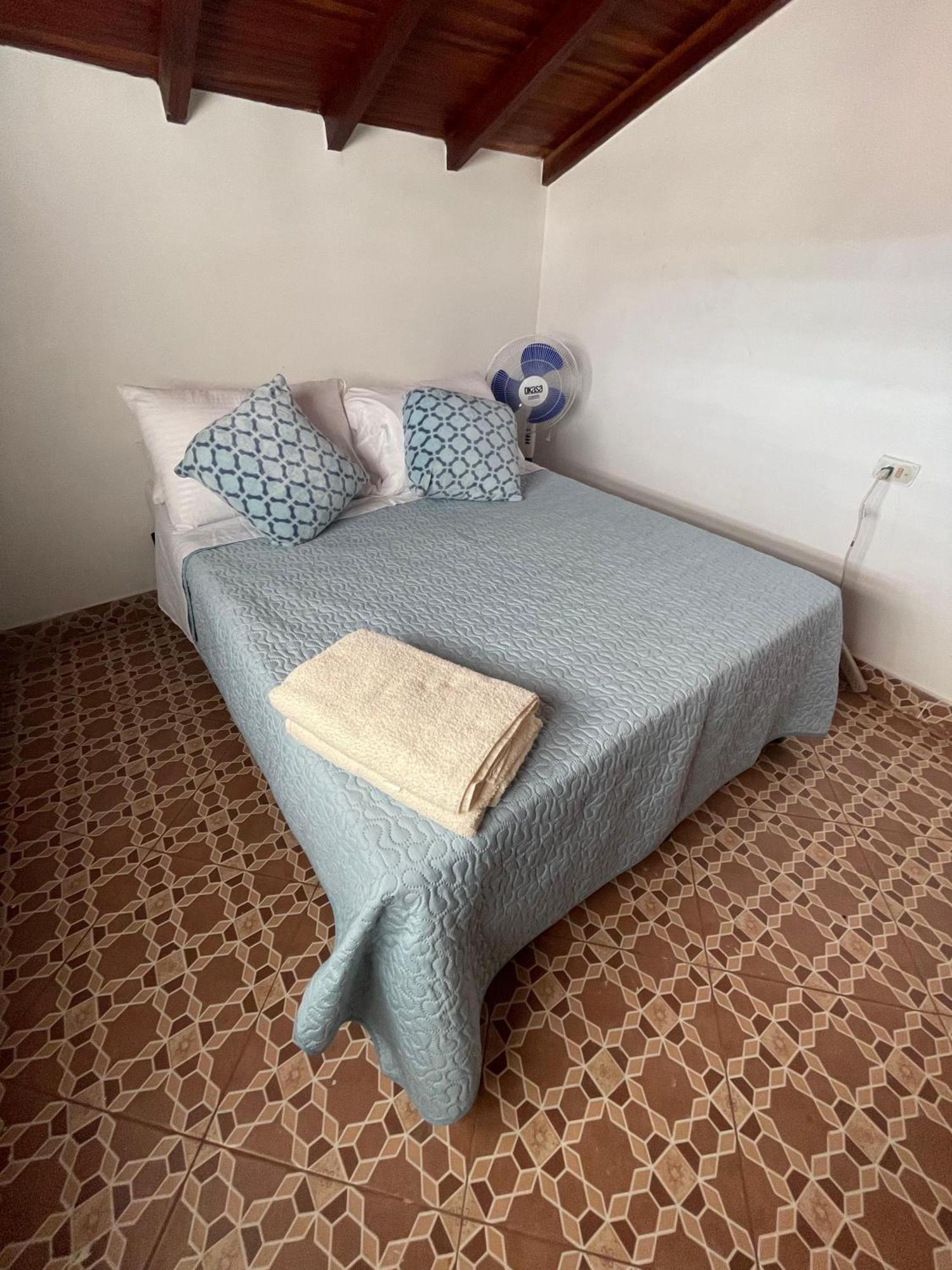 Hostel La Hormiga บาริชารา ภายนอก รูปภาพ