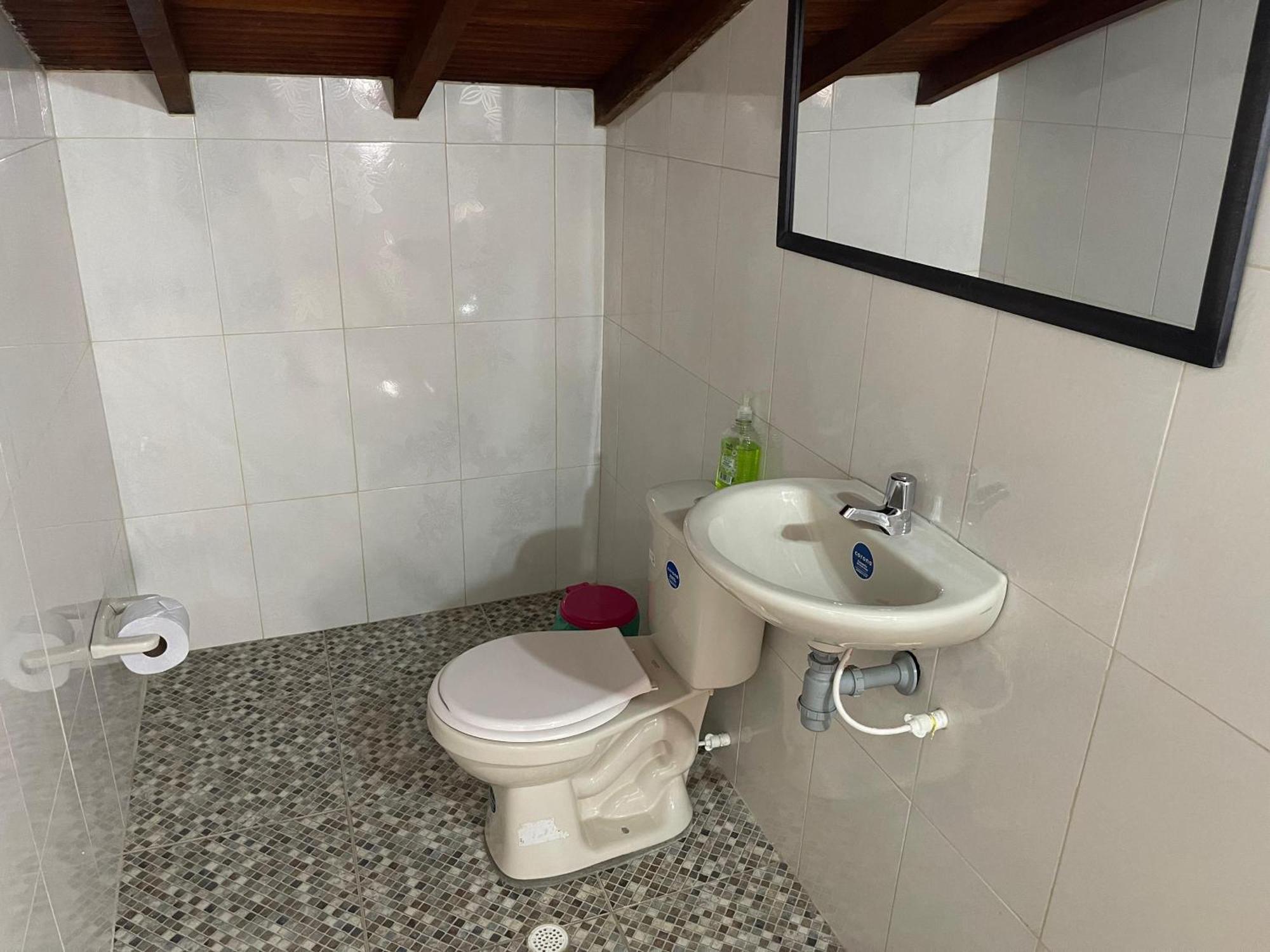 Hostel La Hormiga บาริชารา ภายนอก รูปภาพ