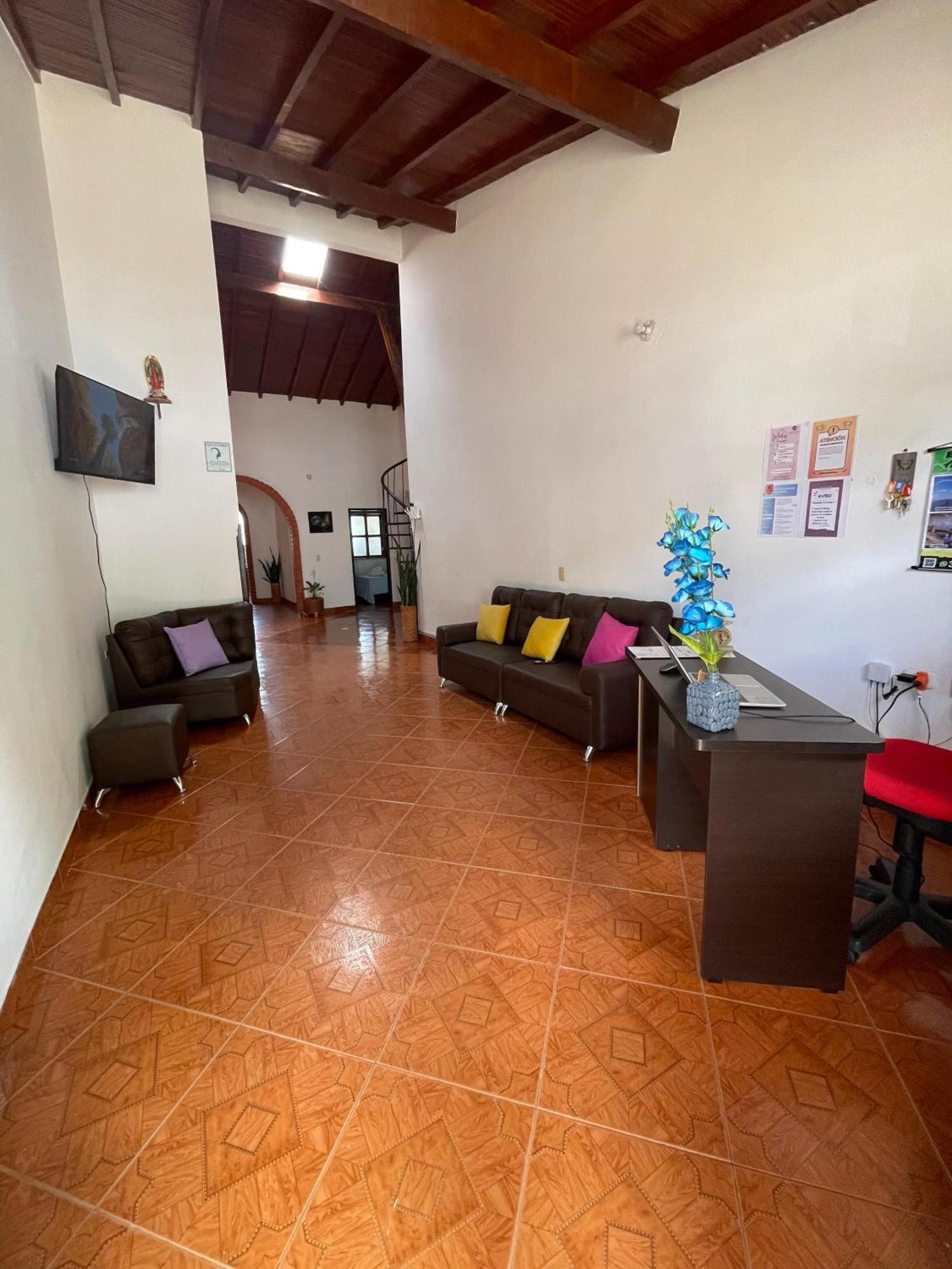 Hostel La Hormiga บาริชารา ภายนอก รูปภาพ