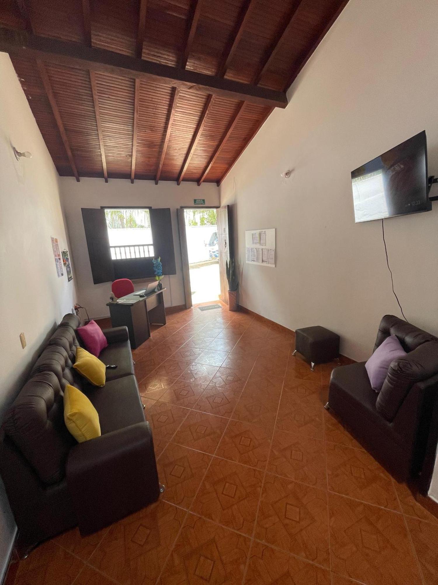 Hostel La Hormiga บาริชารา ภายนอก รูปภาพ